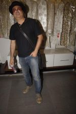 Vinay Pathak at designer Riyaz Gangji_s store Libas to promote  Pappu Can_t Dance sala in Peddar Road on 12th Dec 2011 (10).JPG